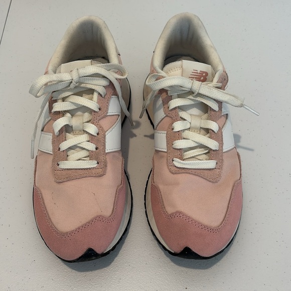 New Balance 237 V1 sneaker Women's Blush and White suede runners size 8.5 - Picture 4 of 12